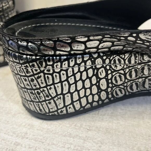 Donald J Pliner Sandals Shaheen Wedge Heels Slip on Thong Silver Size 8 - Picture 10 of 16